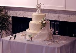 Wedding Cake with serving set and flutes